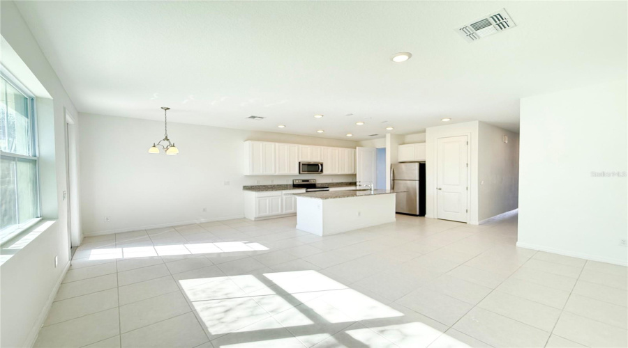 DAVENPORT, Florida 33896, 3 Bedrooms Bedrooms, ,2 BathroomsBathrooms,Residential,For Sale,DISCOVERY,0,MFRO6392544