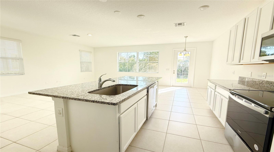 DAVENPORT, Florida 33896, 3 Bedrooms Bedrooms, ,2 BathroomsBathrooms,Residential,For Sale,DISCOVERY,0,MFRO6392544