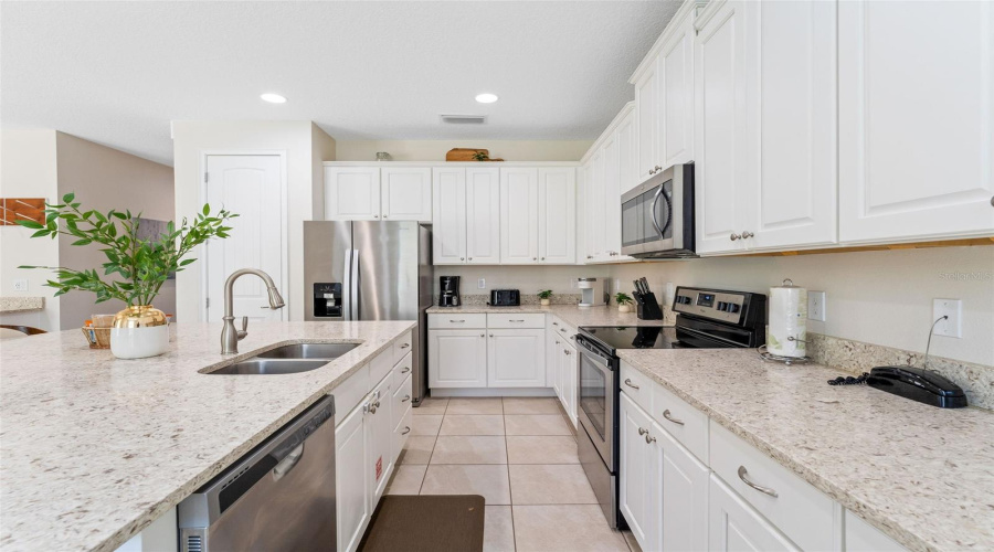 KISSIMMEE, Florida 34747, 5 Bedrooms Bedrooms, ,5 BathroomsBathrooms,Residential,For Sale,MARKER,0,MFRO6322229