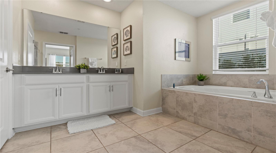 DAVENPORT, Florida 33896, 2 Bedrooms Bedrooms, ,2 BathroomsBathrooms,Residential,For Sale,OCEAN COURSE,0,MFRO6390911