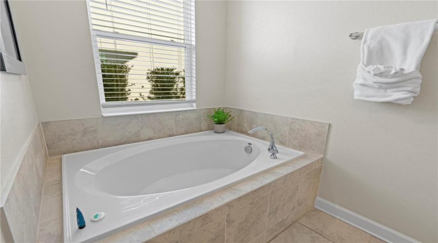 DAVENPORT, Florida 33896, 2 Bedrooms Bedrooms, ,2 BathroomsBathrooms,Residential,For Sale,OCEAN COURSE,0,MFRO6390911