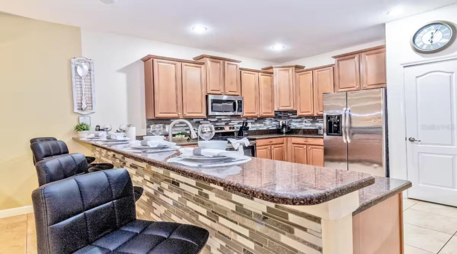 DAVENPORT, Florida 33896, 9 Bedrooms Bedrooms, ,5 BathroomsBathrooms,Residential,For Sale,SHADOW MOUNTAIN,0,MFRO6385091