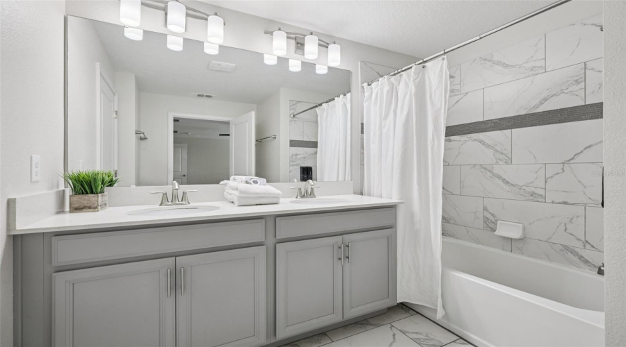 DAVENPORT, Florida 33896, 4 Bedrooms Bedrooms, ,3 BathroomsBathrooms,Residential,For Sale,STINGER,0,MFRO6391545