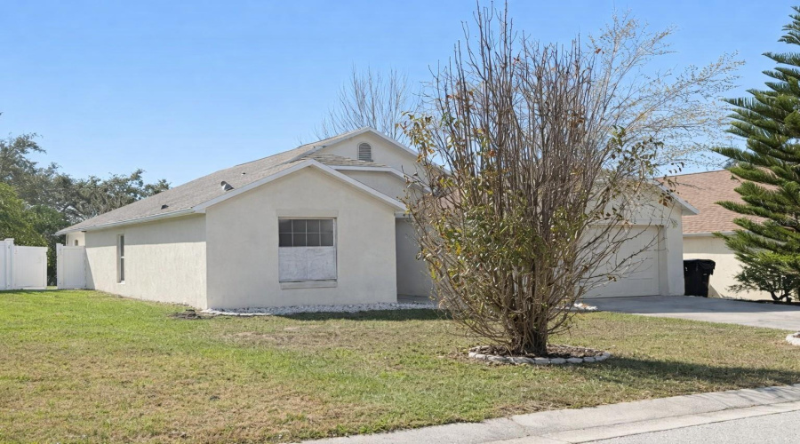 DAVENPORT, Florida 33837, 3 Bedrooms Bedrooms, ,2 BathroomsBathrooms,Residential,For Sale,LAKE CHARLES,0,MFRS5143999