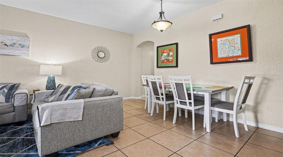 Dining room, seating for 6!