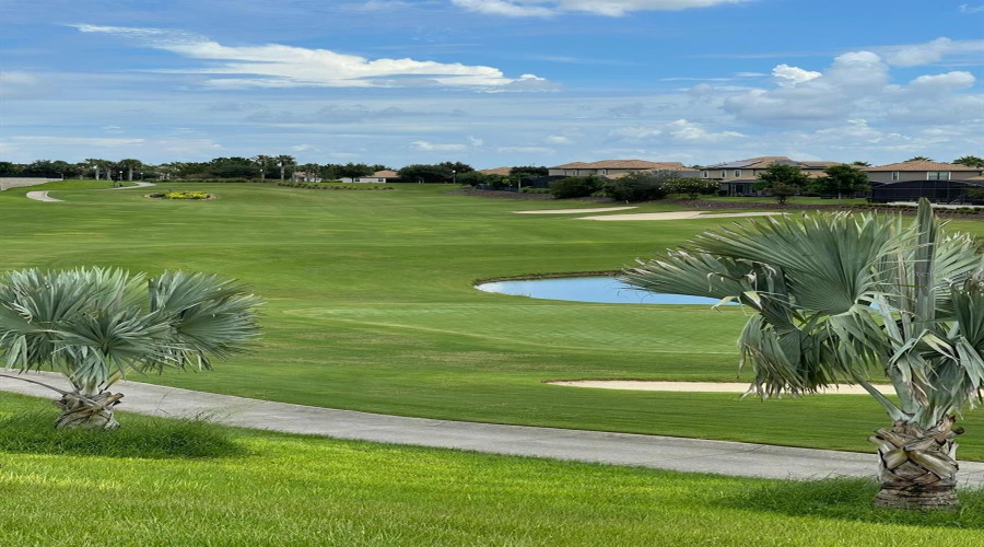 DAVENPORT, Florida 33896, 4 Bedrooms Bedrooms, ,3 BathroomsBathrooms,Residential,For Sale,SANDBAGGER,0,MFRS5146323