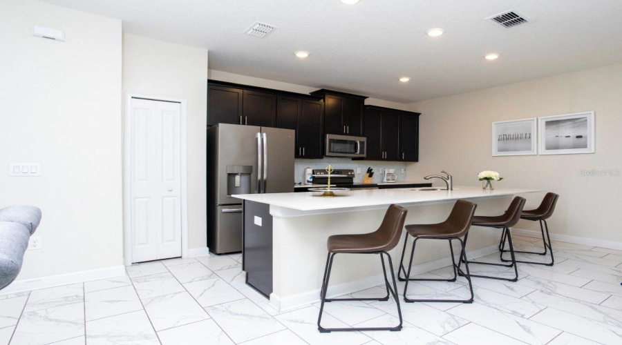 DAVENPORT, Florida 33896, 4 Bedrooms Bedrooms, ,3 BathroomsBathrooms,Residential,For Sale,SANDBAGGER,0,MFRS5146323