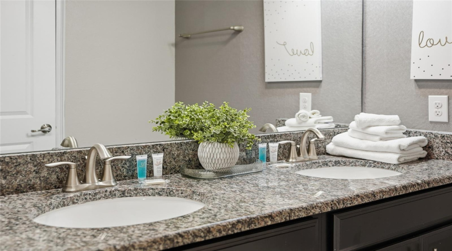 DAVENPORT, Florida 33896, 5 Bedrooms Bedrooms, ,4 BathroomsBathrooms,Residential,For Sale,MOON VALLEY,0,MFRO6307337