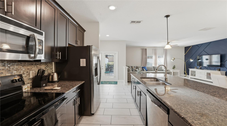 DAVENPORT, Florida 33896, 5 Bedrooms Bedrooms, ,4 BathroomsBathrooms,Residential,For Sale,MOON VALLEY,0,MFRO6307337