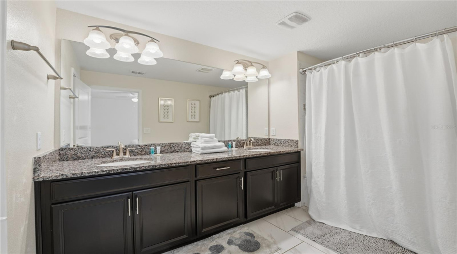 DAVENPORT, Florida 33896, 5 Bedrooms Bedrooms, ,4 BathroomsBathrooms,Residential,For Sale,MOON VALLEY,0,MFRO6307337