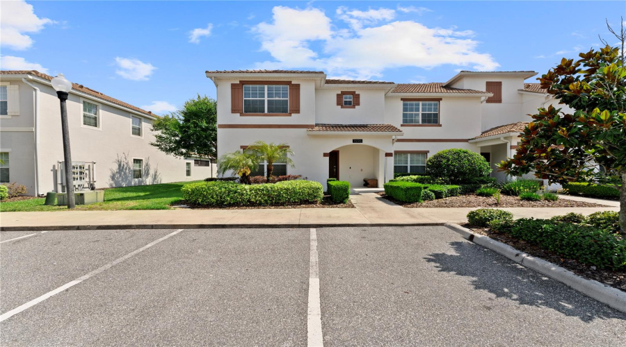 DAVENPORT, Florida 33896, 5 Bedrooms Bedrooms, ,4 BathroomsBathrooms,Residential,For Sale,MOON VALLEY,0,MFRO6307337