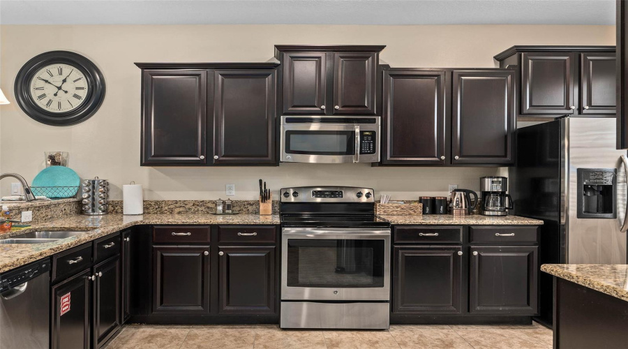 DAVENPORT, Florida 33896, 5 Bedrooms Bedrooms, ,4 BathroomsBathrooms,Residential,For Sale,MOON VALLEY,0,MFRFC317023