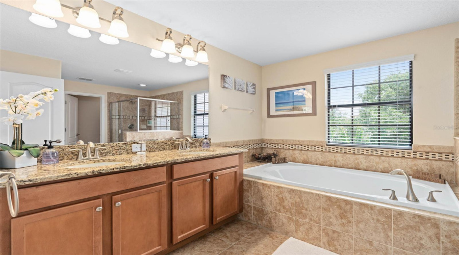 DAVENPORT, Florida 33896, 5 Bedrooms Bedrooms, ,4 BathroomsBathrooms,Residential,For Sale,MOON VALLEY,0,MFRFC317023