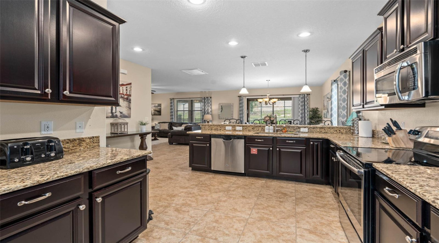 DAVENPORT, Florida 33896, 5 Bedrooms Bedrooms, ,4 BathroomsBathrooms,Residential,For Sale,MOON VALLEY,0,MFRFC317023