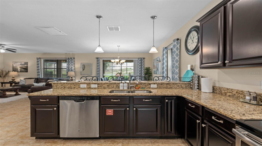 DAVENPORT, Florida 33896, 5 Bedrooms Bedrooms, ,4 BathroomsBathrooms,Residential,For Sale,MOON VALLEY,0,MFRFC317023