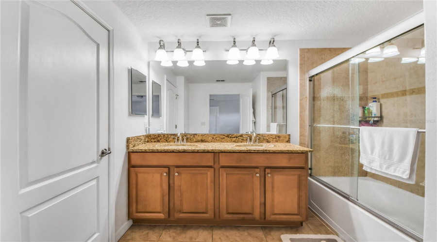 KISSIMMEE, Florida 34747, 4 Bedrooms Bedrooms, ,3 BathroomsBathrooms,Residential,For Sale,CALIFORNIA PALM,0,MFRS5146425