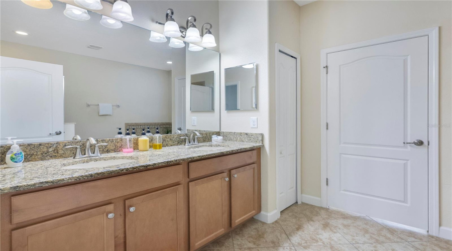 DAVENPORT, Florida 33896, 8 Bedrooms Bedrooms, ,5 BathroomsBathrooms,Residential,For Sale,WEXFORD,0,MFRO6360701