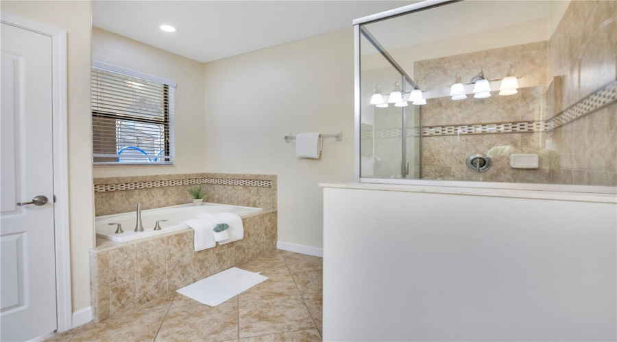 DAVENPORT, Florida 33896, 8 Bedrooms Bedrooms, ,5 BathroomsBathrooms,Residential,For Sale,WEXFORD,0,MFRO6360701