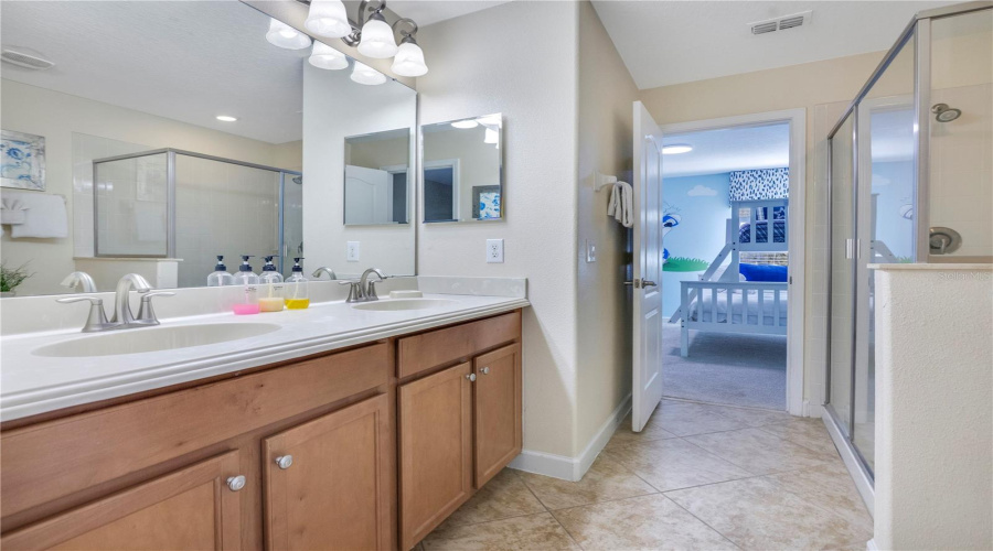 DAVENPORT, Florida 33896, 8 Bedrooms Bedrooms, ,5 BathroomsBathrooms,Residential,For Sale,WEXFORD,0,MFRO6360701