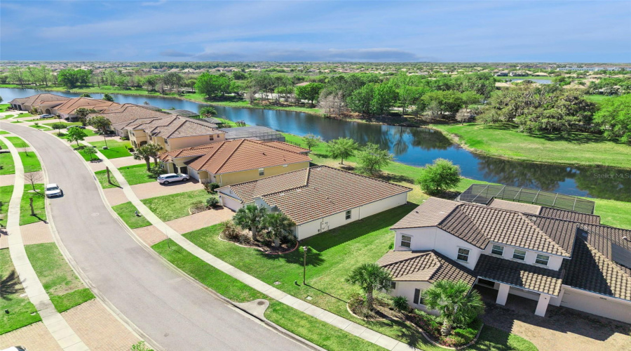 KISSIMMEE, Florida 34746, 4 Bedrooms Bedrooms, ,3 BathroomsBathrooms,Residential,For Sale,RIALTO,0,MFRS5146384