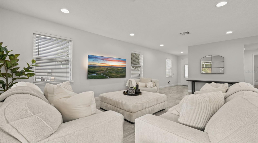 KISSIMMEE, Florida 34747, 5 Bedrooms Bedrooms, ,4 BathroomsBathrooms,Residential,For Sale,MARKER,0,MFRS5139555