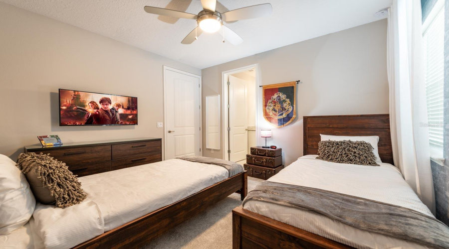 KISSIMMEE, Florida 34747, 6 Bedrooms Bedrooms, ,6 BathroomsBathrooms,Residential,For Sale,SOUTHFIELD,0,MFRO6365234