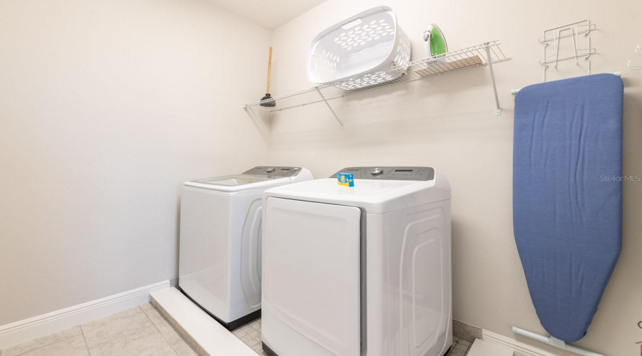 KISSIMMEE, Florida 34747, 6 Bedrooms Bedrooms, ,6 BathroomsBathrooms,Residential,For Sale,SOUTHFIELD,0,MFRO6365234