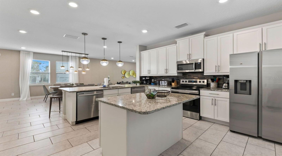 KISSIMMEE, Florida 34747, 6 Bedrooms Bedrooms, ,6 BathroomsBathrooms,Residential,For Sale,SOUTHFIELD,0,MFRO6365234