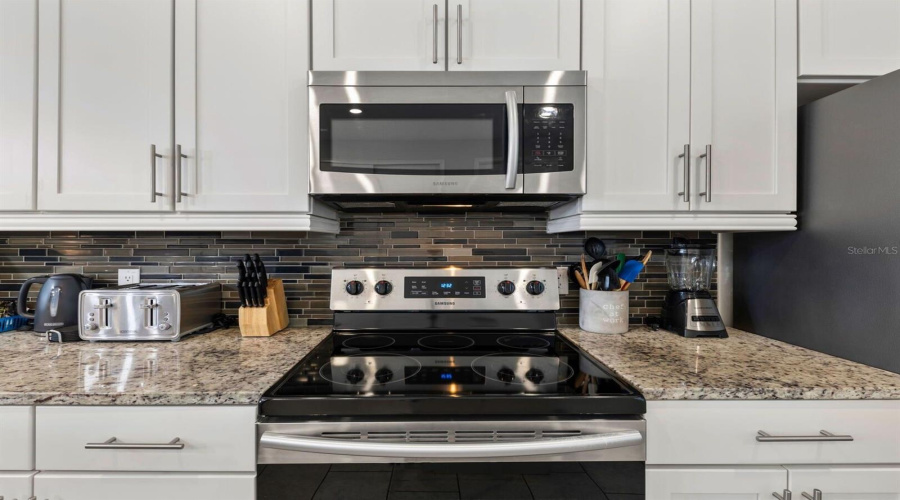 KISSIMMEE, Florida 34747, 6 Bedrooms Bedrooms, ,6 BathroomsBathrooms,Residential,For Sale,SOUTHFIELD,0,MFRO6365234