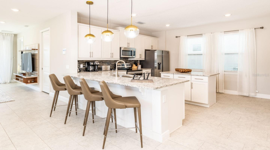 KISSIMMEE, Florida 34747, 6 Bedrooms Bedrooms, ,6 BathroomsBathrooms,Residential,For Sale,SOUTHFIELD,0,MFRO6365234