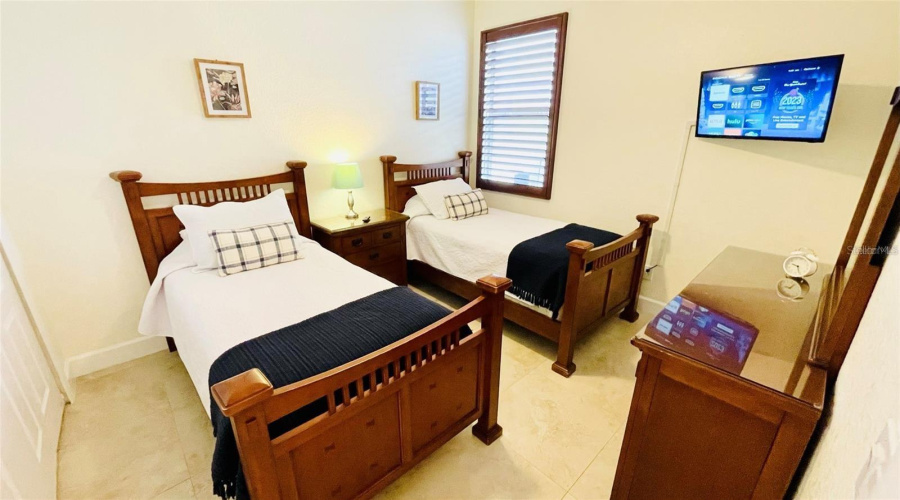 Bedroom 4 with Twin Beds