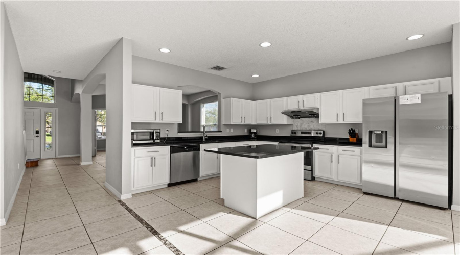 KISSIMMEE, Florida 34746, 8 Bedrooms Bedrooms, ,4 BathroomsBathrooms,Residential,For Sale,BAREFOOT BEACH,0,MFRO6392103