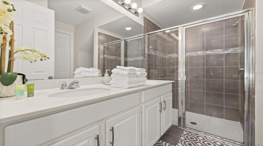 KISSIMMEE, Florida 34747, 5 Bedrooms Bedrooms, ,4 BathroomsBathrooms,Residential,For Sale,CAREY PALM,0,MFRS5146399