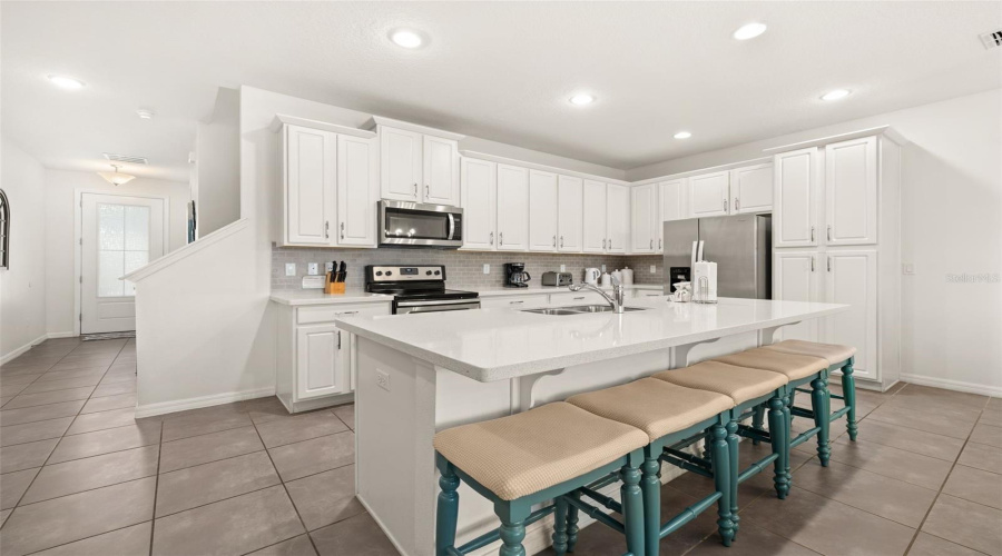 KISSIMMEE, Florida 34747, 5 Bedrooms Bedrooms, ,4 BathroomsBathrooms,Residential,For Sale,CAREY PALM,0,MFRS5146399