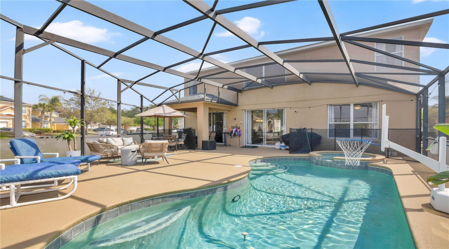 Sparkling Pool/Hot Tub
