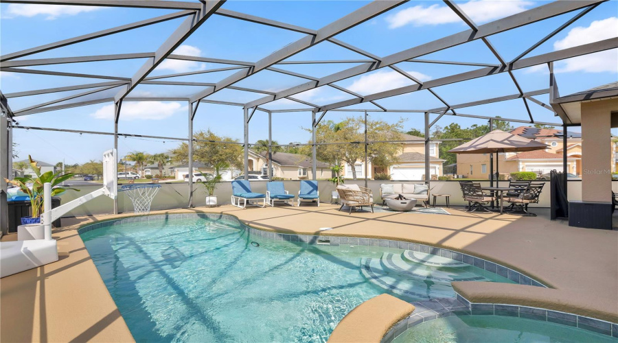 Sparkling Pool/Hot Tub