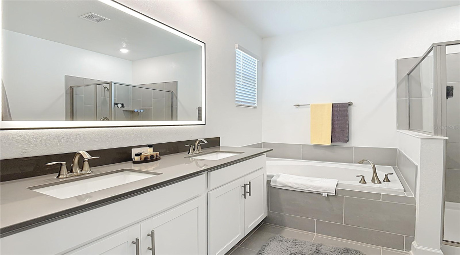 DAVENPORT, Florida 33837, 4 Bedrooms Bedrooms, ,3 BathroomsBathrooms,Residential,For Sale,REDBRIDGE,0,MFRS5146307