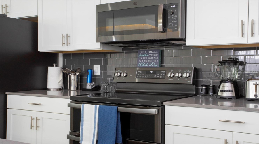 KISSIMMEE, Florida 34746, 4 Bedrooms Bedrooms, ,3 BathroomsBathrooms,Residential,For Sale,PARAGRAPH,0,MFRO6390218