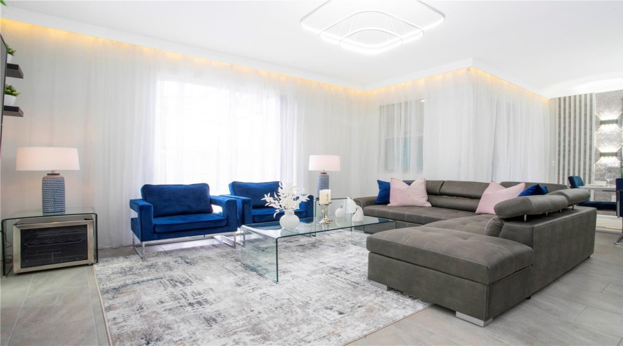 KISSIMMEE, Florida 34746, 4 Bedrooms Bedrooms, ,3 BathroomsBathrooms,Residential,For Sale,PARAGRAPH,0,MFRO6390218