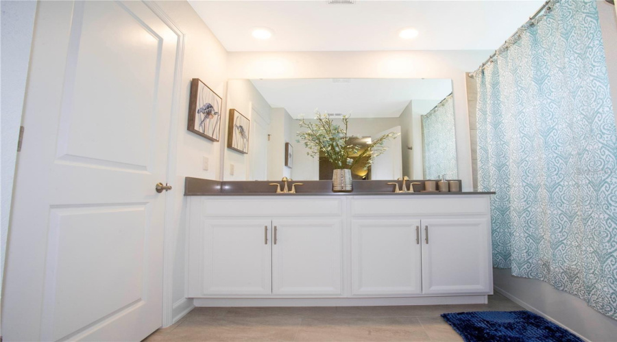 KISSIMMEE, Florida 34746, 4 Bedrooms Bedrooms, ,3 BathroomsBathrooms,Residential,For Sale,PARAGRAPH,0,MFRO6390218