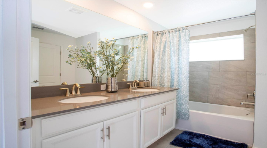 KISSIMMEE, Florida 34746, 4 Bedrooms Bedrooms, ,3 BathroomsBathrooms,Residential,For Sale,PARAGRAPH,0,MFRO6390218