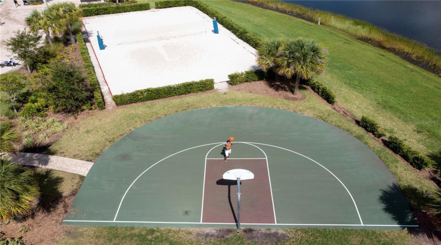 KISSIMMEE, Florida 34746, 4 Bedrooms Bedrooms, ,3 BathroomsBathrooms,Residential,For Sale,PARAGRAPH,0,MFRO6390218