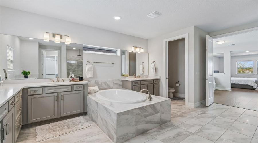 ORLANDO, Florida 32836, 4 Bedrooms Bedrooms, ,4 BathroomsBathrooms,Residential,For Sale,WOODLAND FOREST,0,MFRO6393453