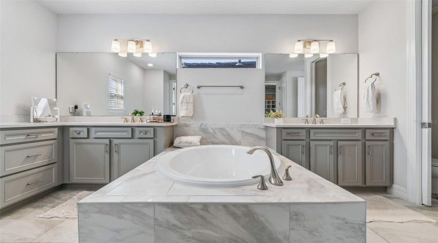 ORLANDO, Florida 32836, 4 Bedrooms Bedrooms, ,4 BathroomsBathrooms,Residential,For Sale,WOODLAND FOREST,0,MFRO6393453