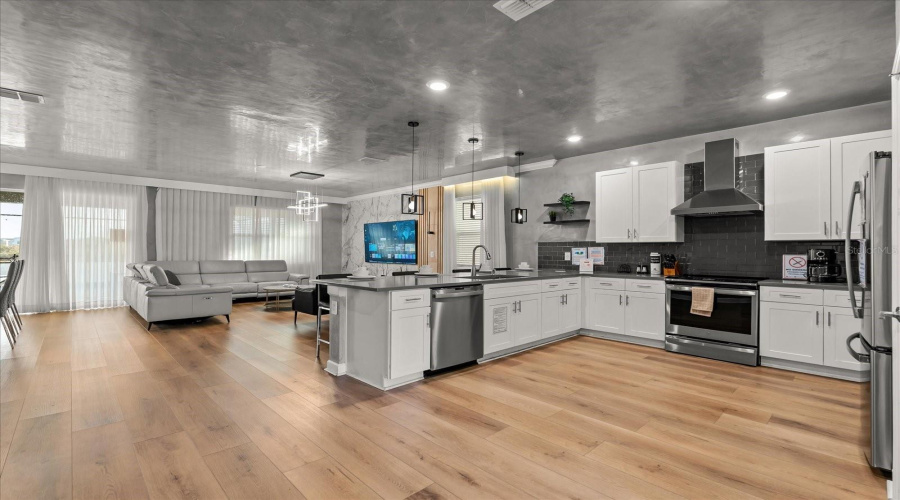 KISSIMMEE, Florida 34746, 8 Bedrooms Bedrooms, ,5 BathroomsBathrooms,Residential,For Sale,PROLOGUE,0,MFRO6393364