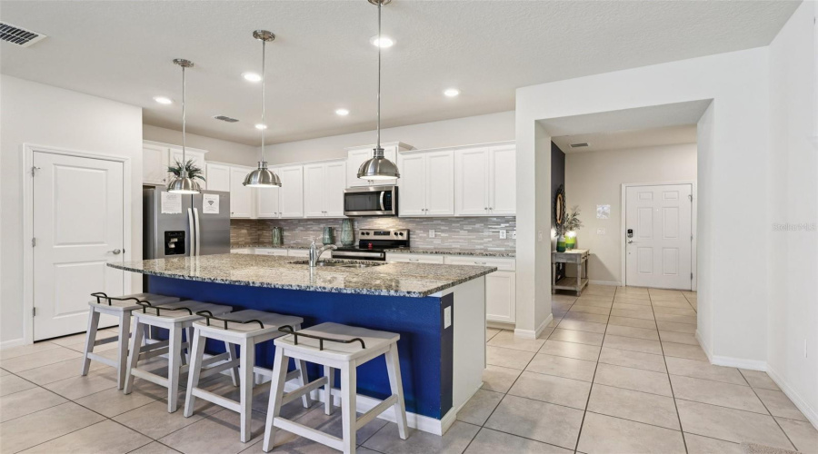 DAVENPORT, Florida 33897, 5 Bedrooms Bedrooms, ,4 BathroomsBathrooms,Residential,For Sale,JETTY WAY,0,MFRV4948120