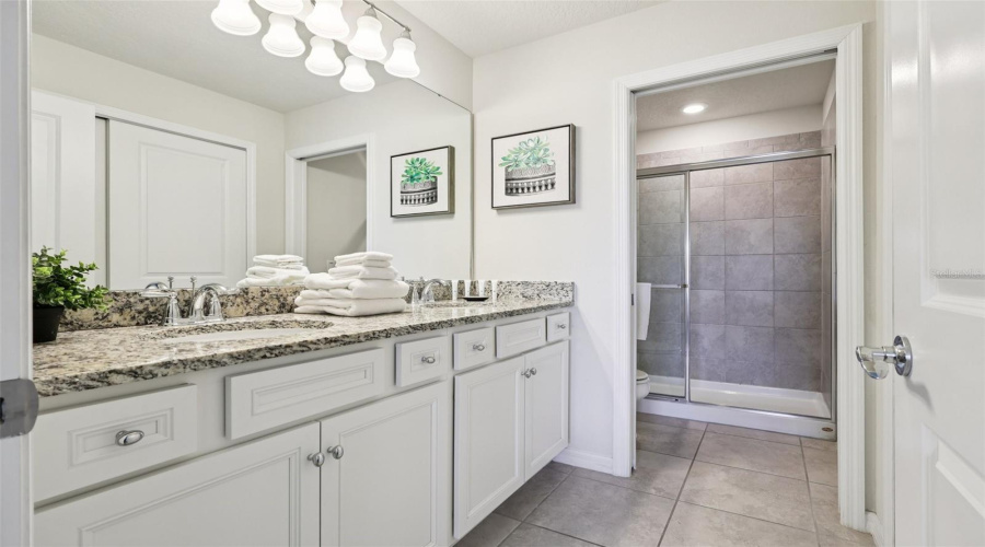 DAVENPORT, Florida 33897, 5 Bedrooms Bedrooms, ,4 BathroomsBathrooms,Residential,For Sale,JETTY WAY,0,MFRV4948120