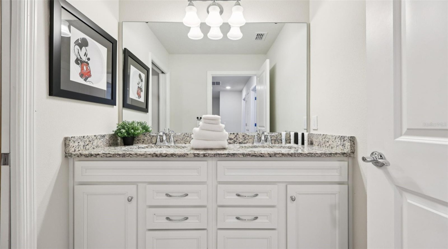 DAVENPORT, Florida 33897, 5 Bedrooms Bedrooms, ,4 BathroomsBathrooms,Residential,For Sale,JETTY WAY,0,MFRV4948120