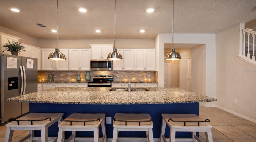 DAVENPORT, Florida 33897, 5 Bedrooms Bedrooms, ,4 BathroomsBathrooms,Residential,For Sale,JETTY WAY,0,MFRV4948120