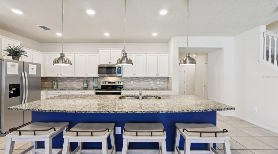 DAVENPORT, Florida 33897, 5 Bedrooms Bedrooms, ,4 BathroomsBathrooms,Residential,For Sale,JETTY WAY,0,MFRV4948120